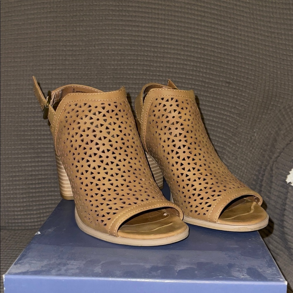 Universal Thread Brown Cutout Heeled Sandals